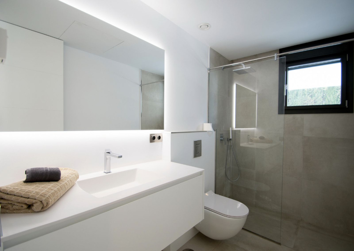 Se vende Villa - Chalet de 5 dormitorios en Costa Del Sol, Málaga, España