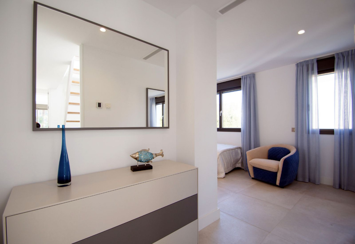 Se vende Villa - Chalet de 5 dormitorios en Costa Del Sol, Málaga, España