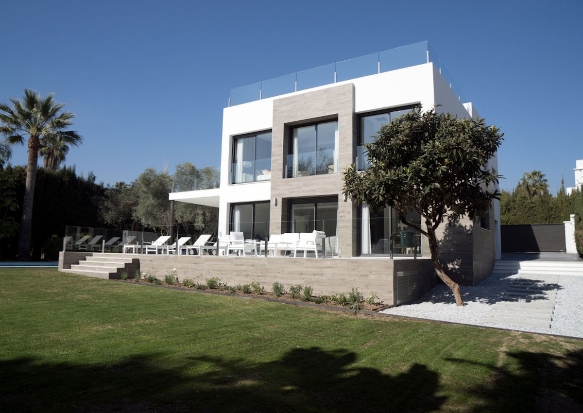 Se vende Villa - Chalet de 5 dormitorios en Costa Del Sol, Málaga, España