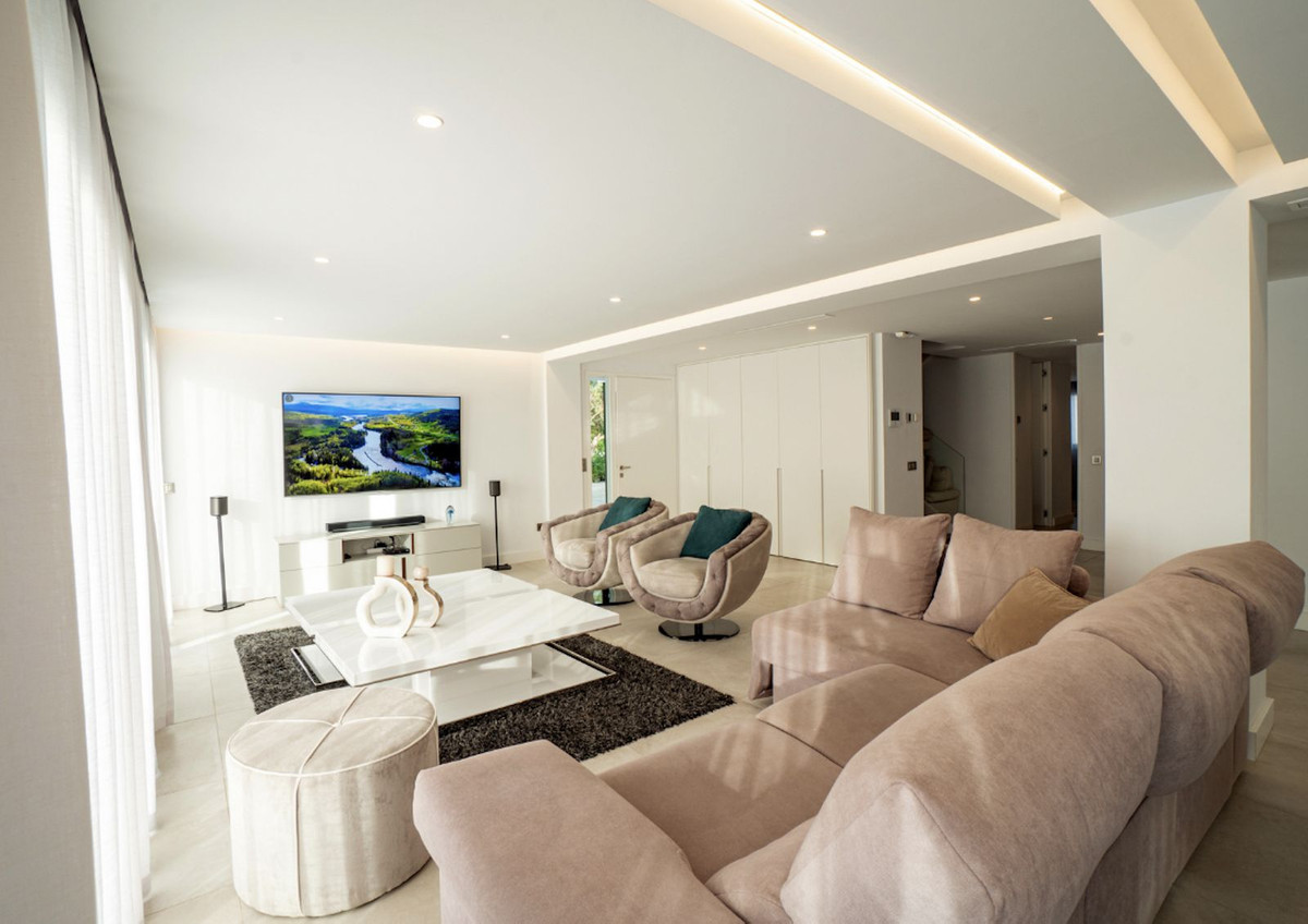 Se vende Villa - Chalet de 5 dormitorios en Costa Del Sol, Málaga, España