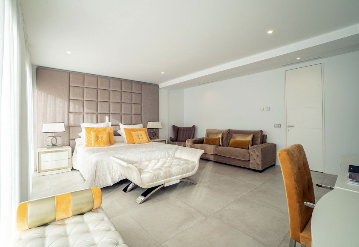 Se vende Villa - Chalet de 5 dormitorios en Costa Del Sol, Málaga, España