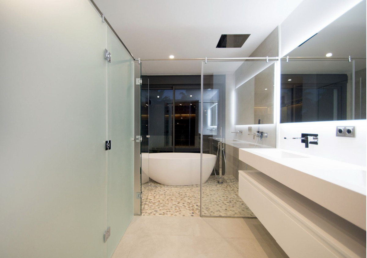 Se vende Villa - Chalet de 5 dormitorios en Costa Del Sol, Málaga, España