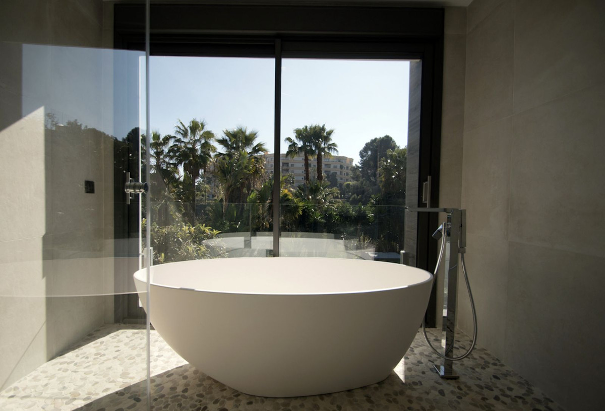 Se vende Villa - Chalet de 5 dormitorios en Costa Del Sol, Málaga, España