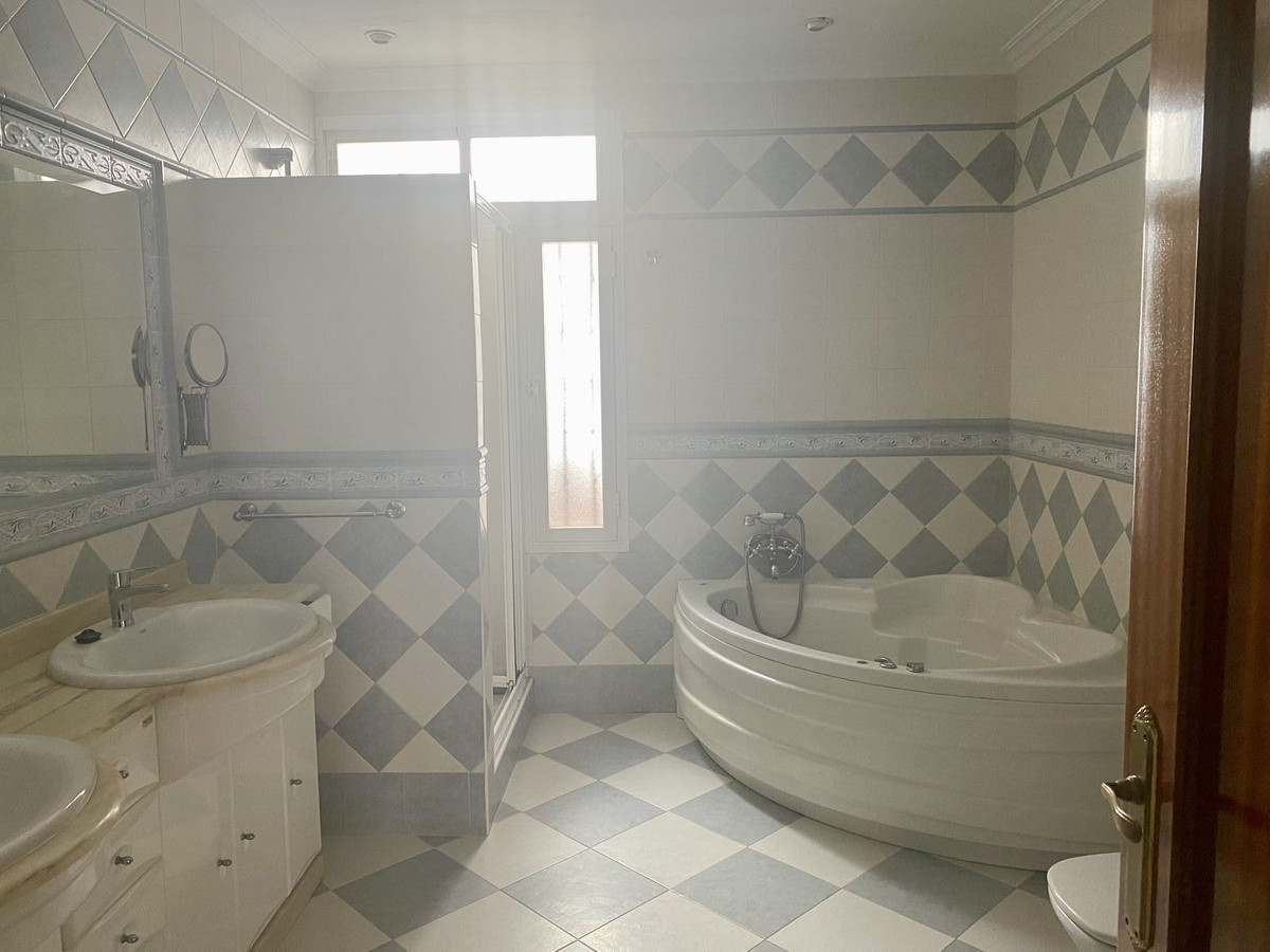 6 Bed Townhouse for sale in Málaga Costa Del Sol, Málaga, Spain