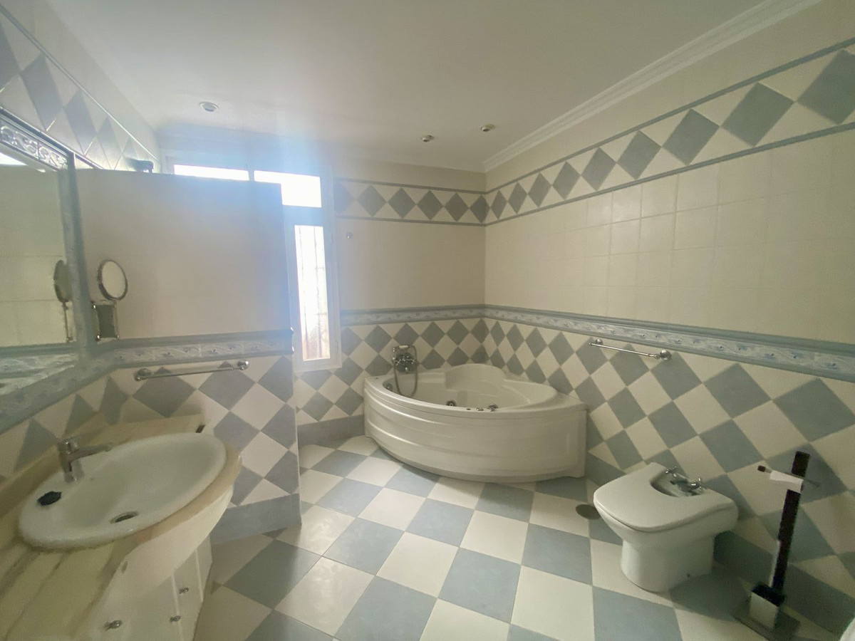 6 Bed Townhouse for sale in Málaga Costa Del Sol, Málaga, Spain