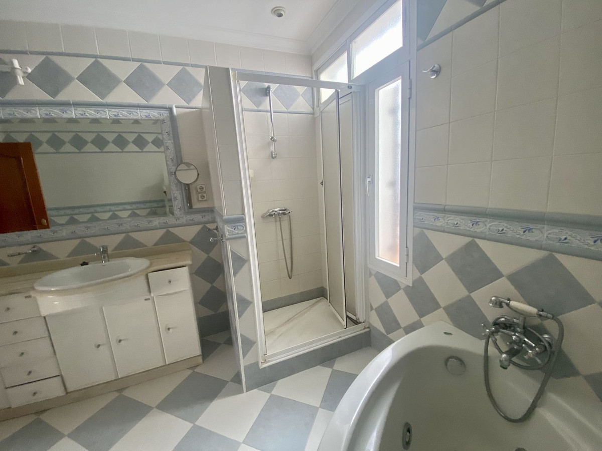 6 Bed Townhouse for sale in Málaga Costa Del Sol, Málaga, Spain