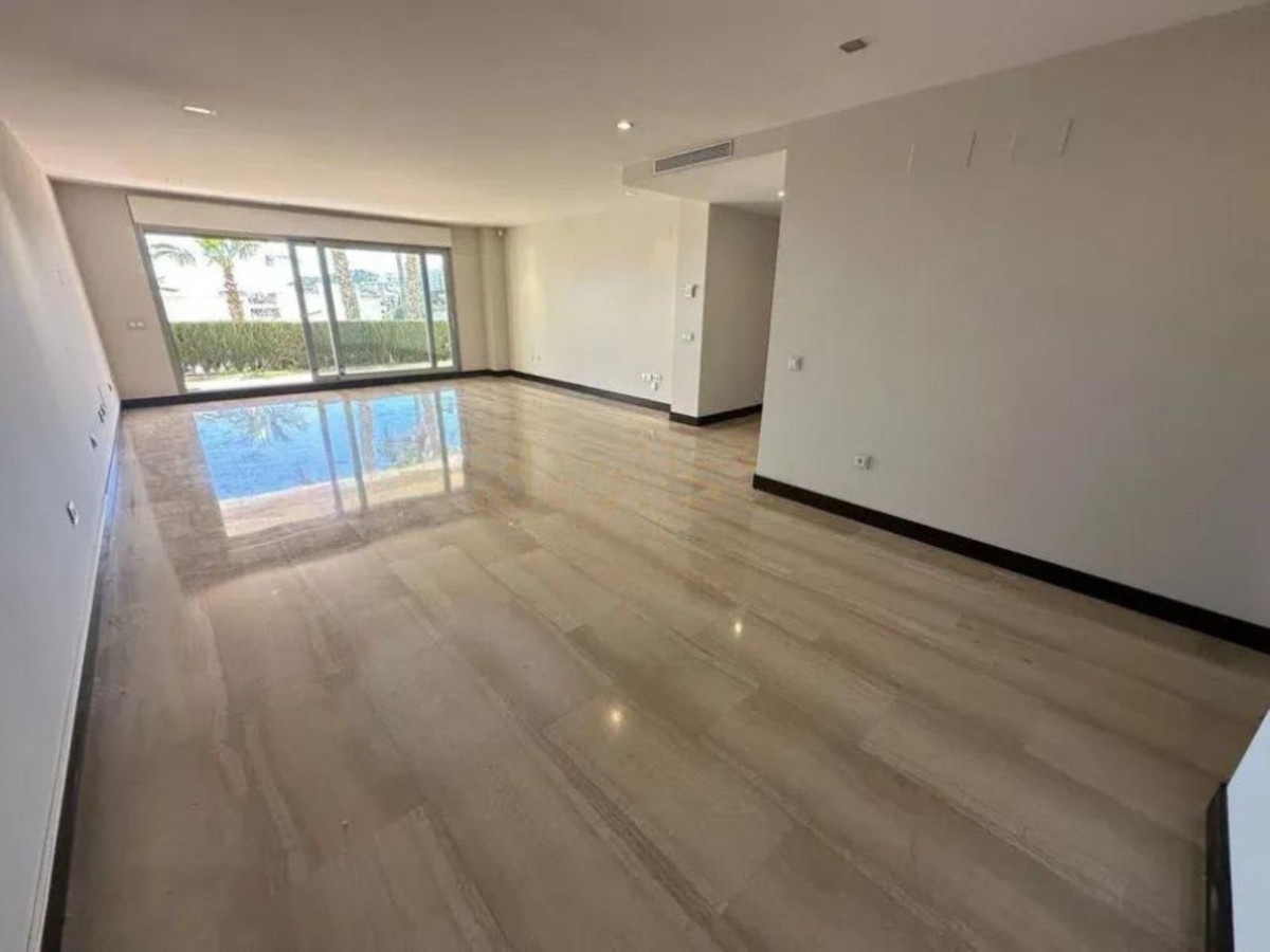 Se vende Apartamento Planta Baja de 2 dormitorios en Costa Del Sol, Málaga, España