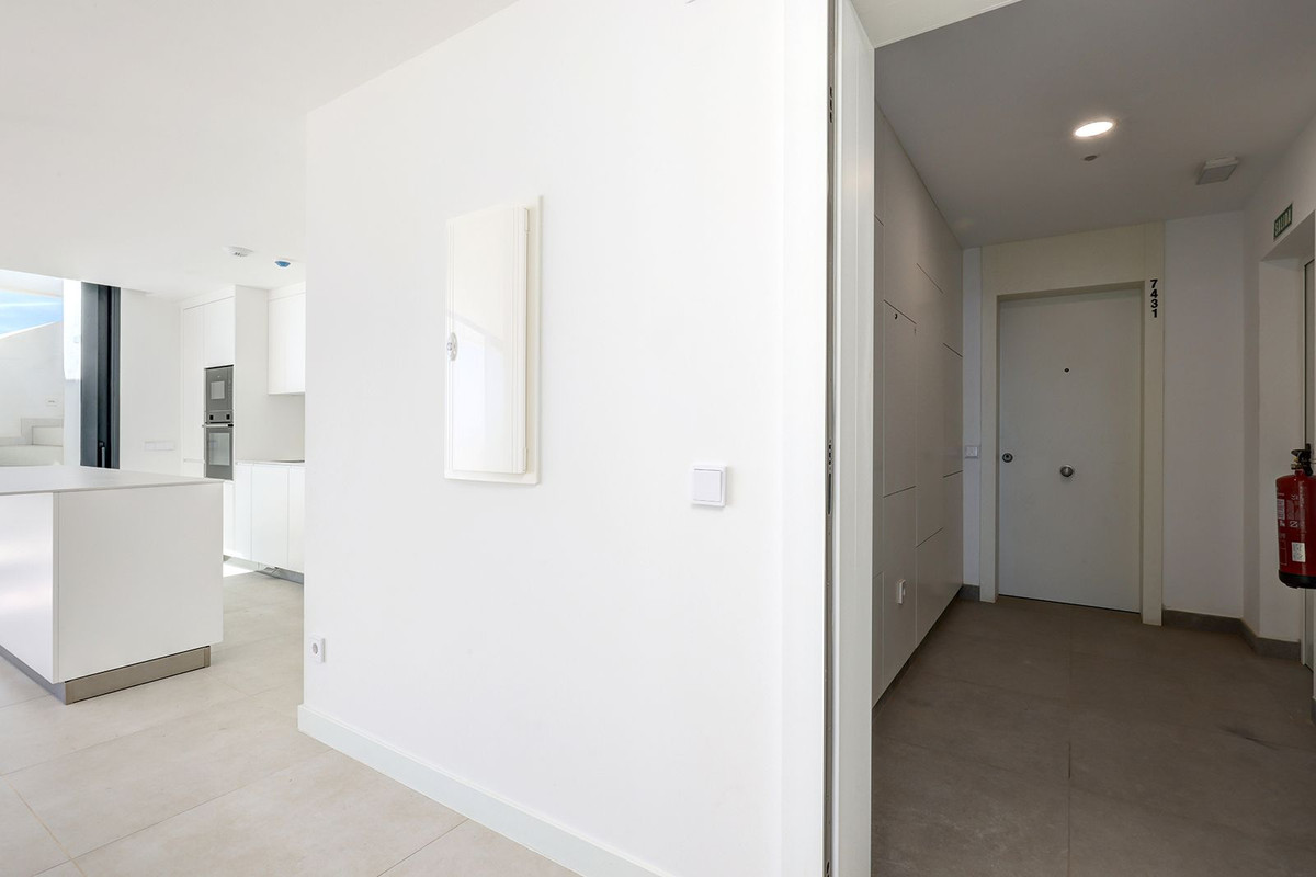 3 Bed Apartment for sale in Fuengirola Costa Del Sol, Málaga, Spain