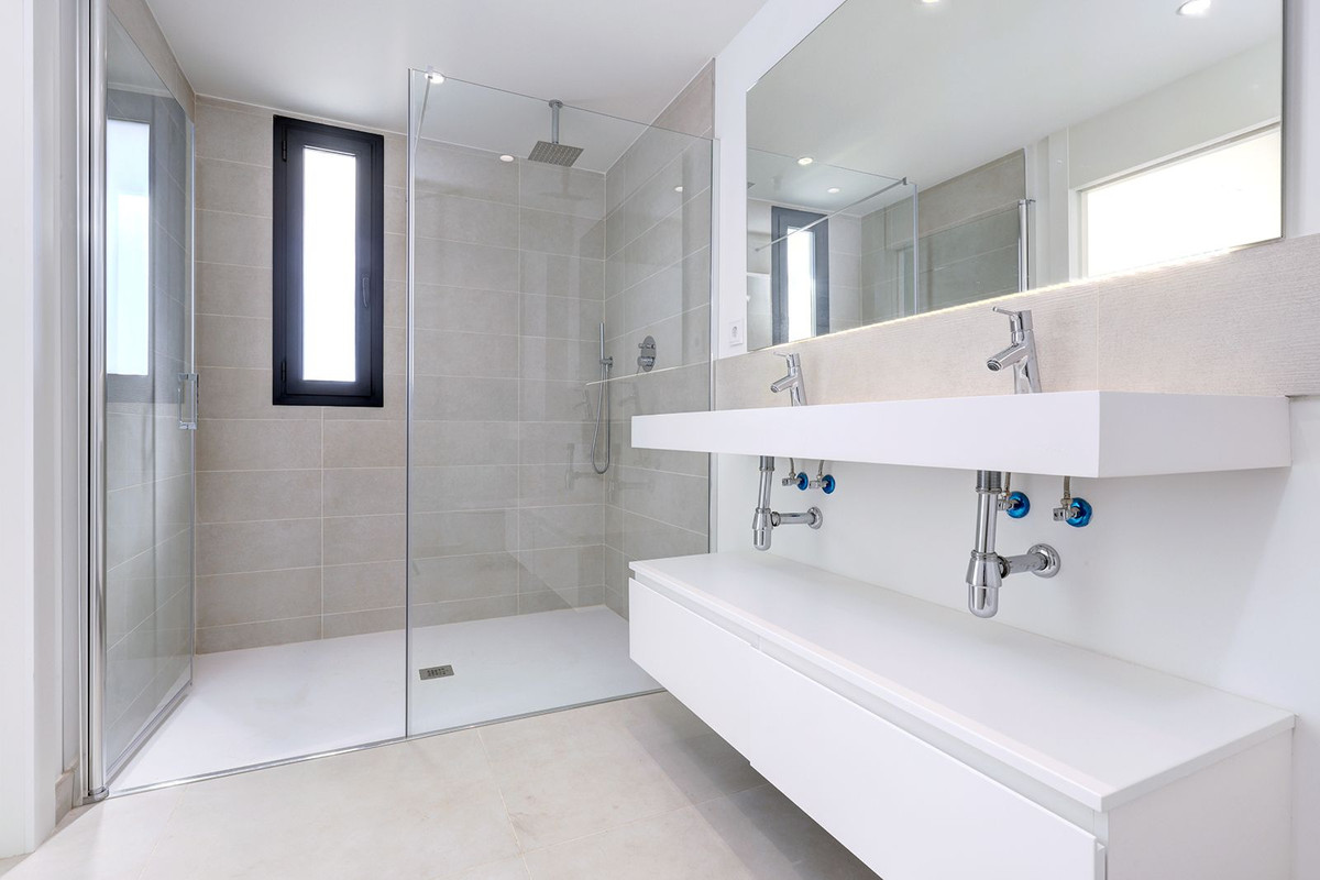 3 Bed Apartment for sale in Fuengirola Costa Del Sol, Málaga, Spain