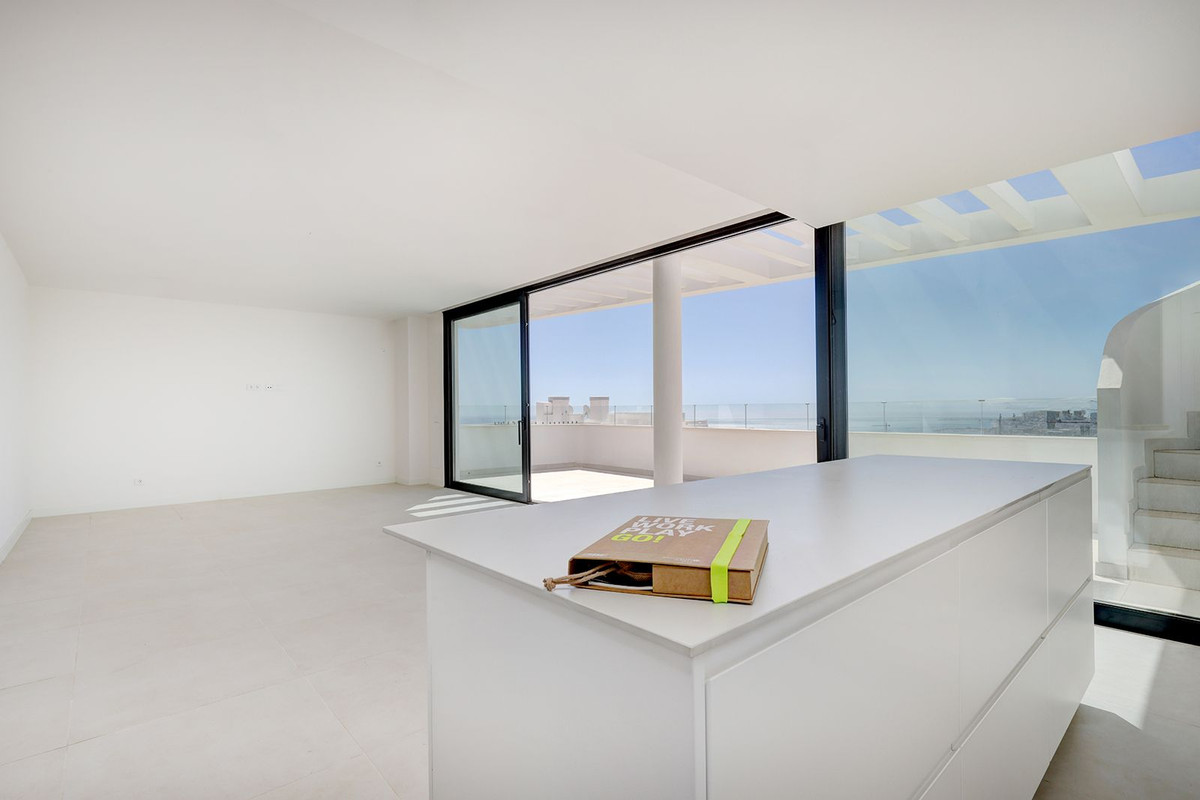 3 Bed Apartment for sale in Fuengirola Costa Del Sol, Málaga, Spain