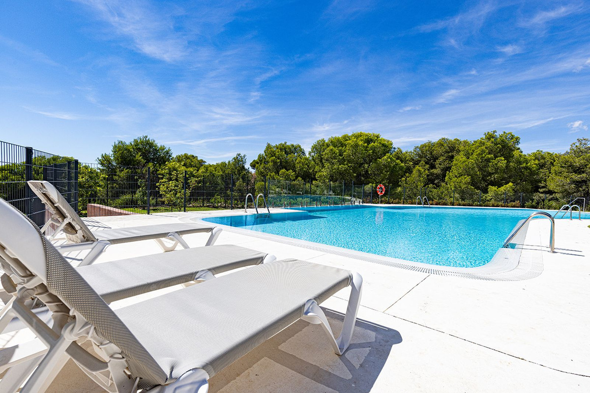 3 Bed Apartment for sale in Fuengirola Costa Del Sol, Málaga, Spain