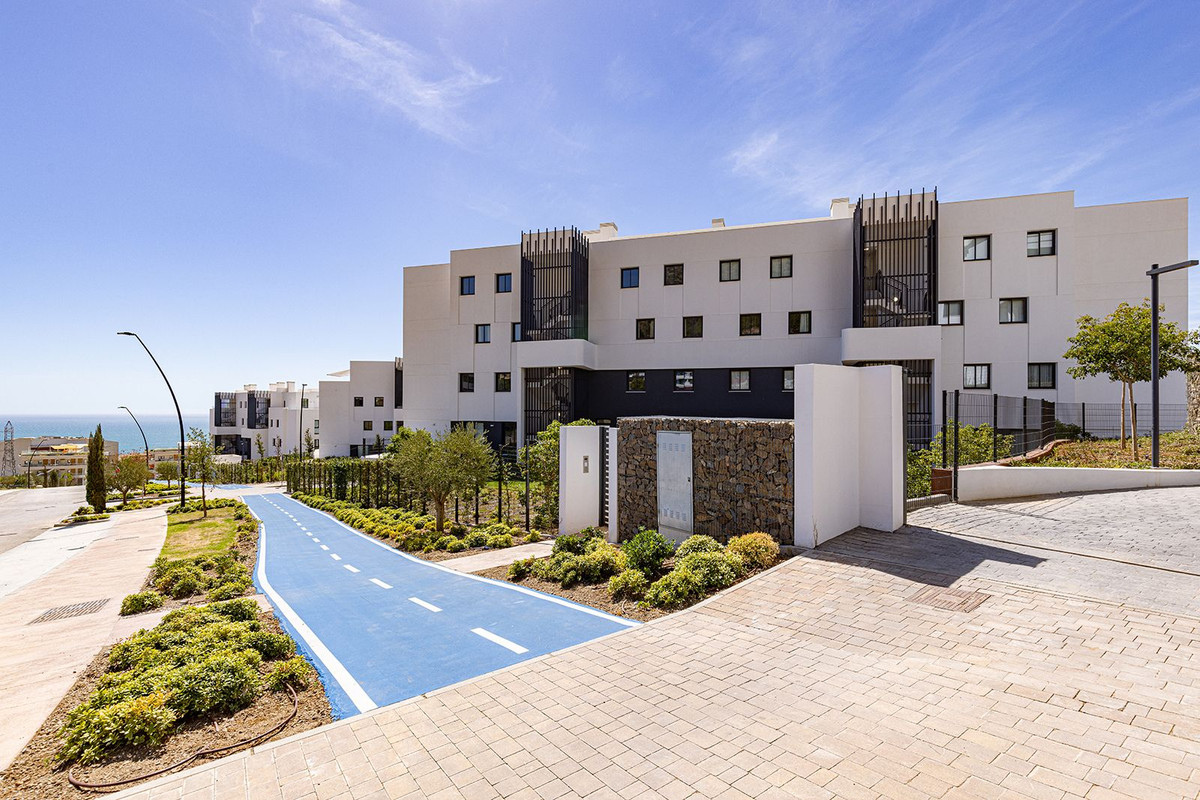 3 Bed Apartment for sale in Fuengirola Costa Del Sol, Málaga, Spain