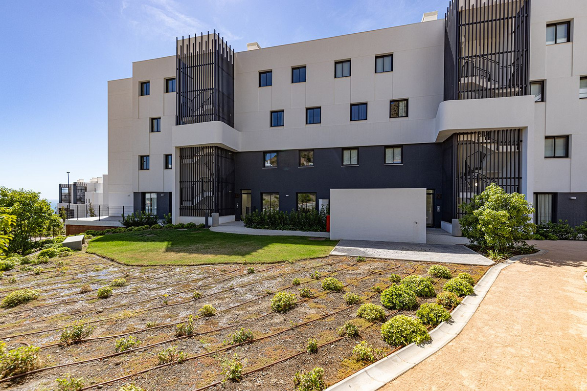 3 Bed Apartment for sale in Fuengirola Costa Del Sol, Málaga, Spain