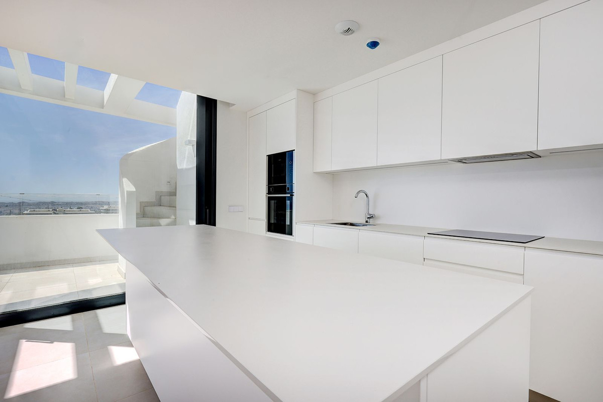 3 Bed Apartment for sale in Fuengirola Costa Del Sol, Málaga, Spain