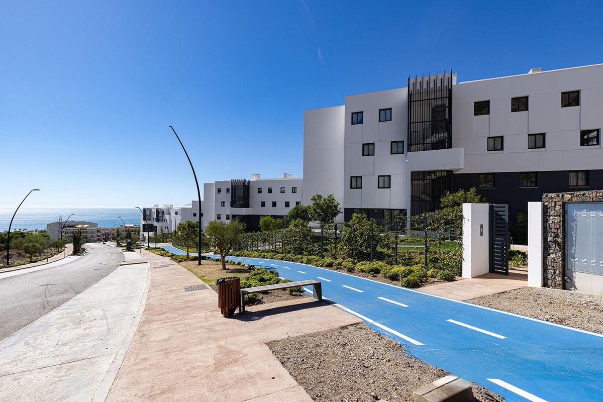 3 Bed Apartment for sale in Fuengirola Costa Del Sol, Málaga, Spain