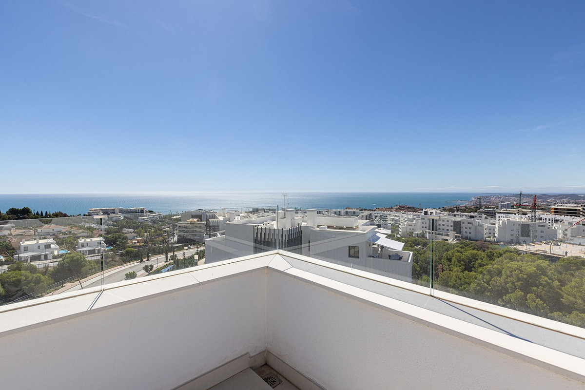 3 Bed Apartment for sale in Fuengirola Costa Del Sol, Málaga, Spain
