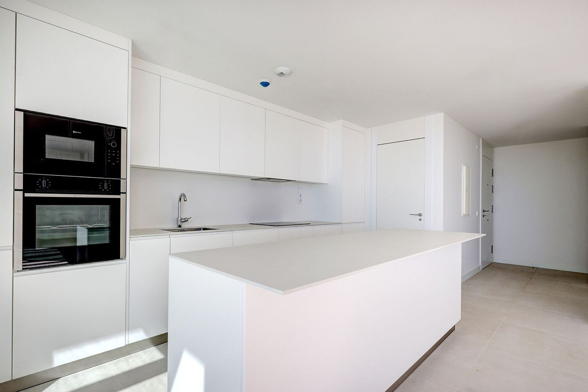 3 Bed Apartment for sale in Fuengirola Costa Del Sol, Málaga, Spain