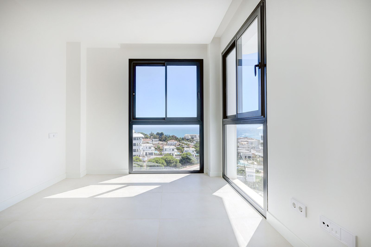 3 Bed Apartment for sale in Fuengirola Costa Del Sol, Málaga, Spain