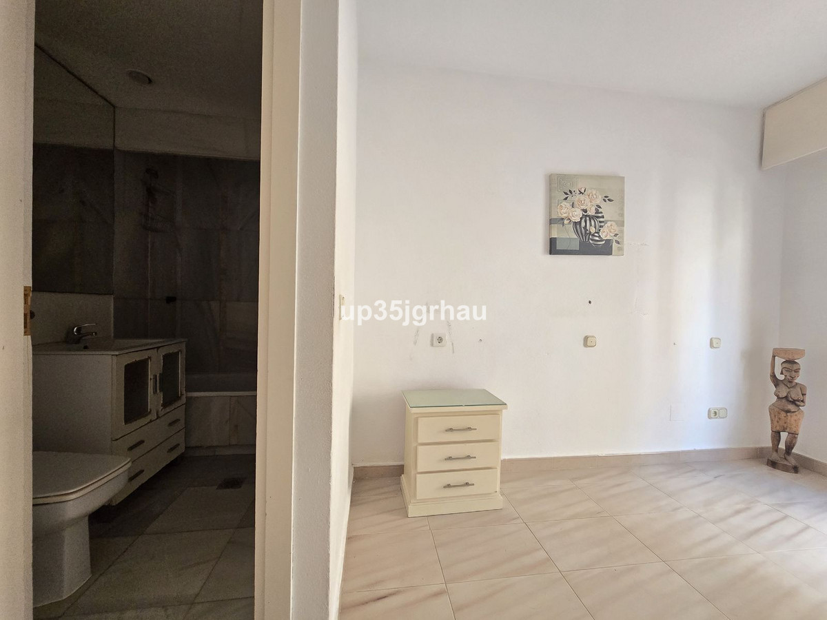 2 Bed Apartment for sale in Estepona Costa Del Sol, Málaga, Spain