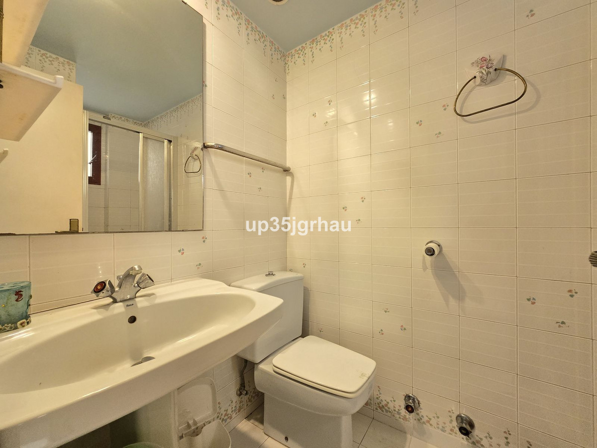 2 Bed Apartment for sale in Estepona Costa Del Sol, Málaga, Spain