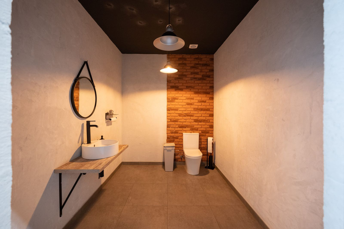 Commercial unit for sale in Marbella Costa Del Sol, Málaga, Spain