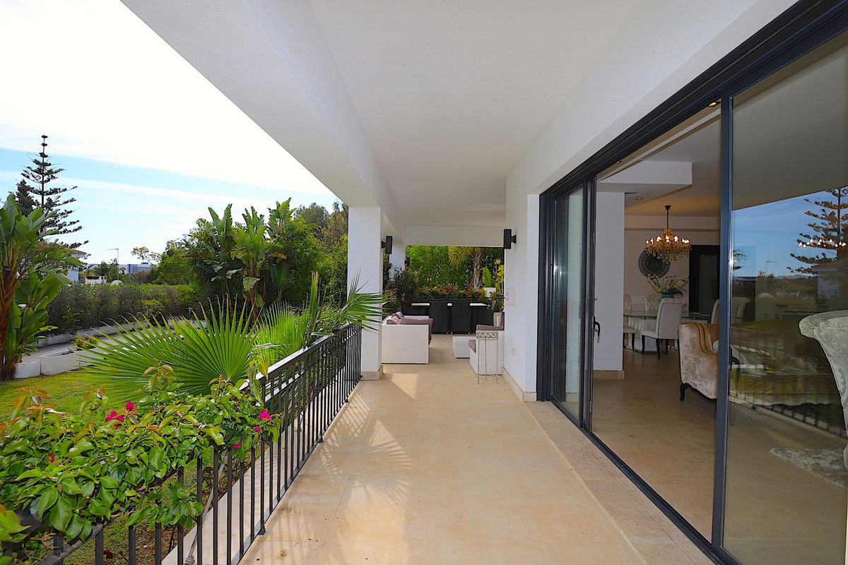 6 Bed Townhouse for sale in Nueva Andalucía Costa Del Sol, Málaga, Spain