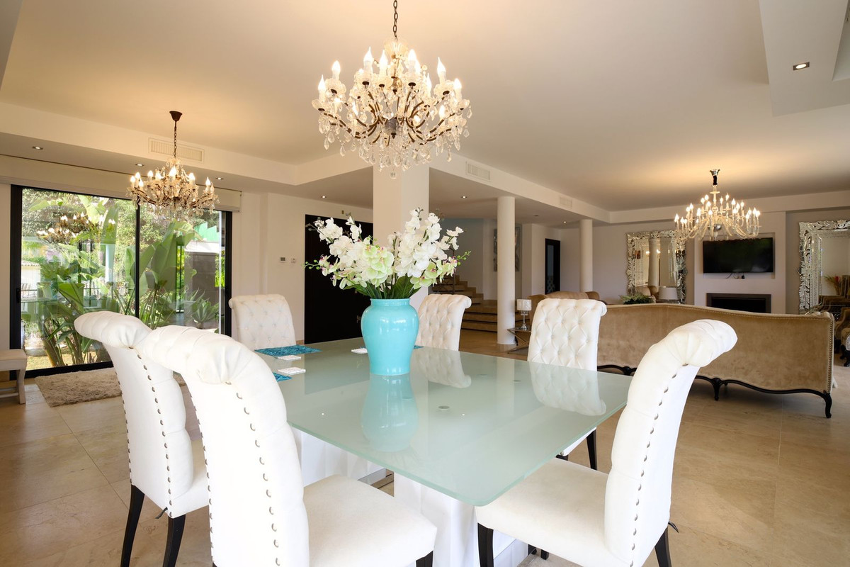 6 Bed Townhouse for sale in Nueva Andalucía Costa Del Sol, Málaga, Spain