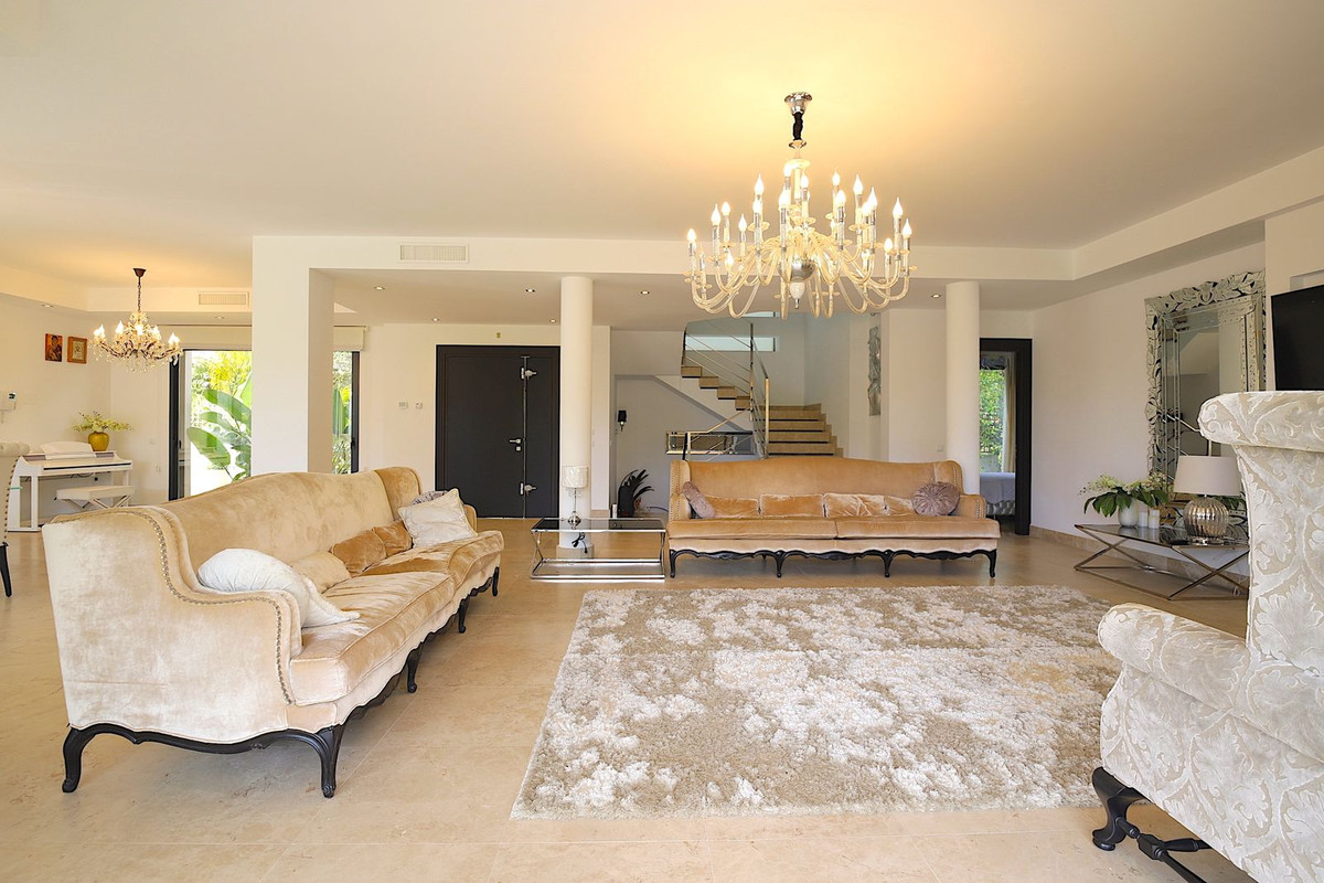 6 Bed Townhouse for sale in Nueva Andalucía Costa Del Sol, Málaga, Spain