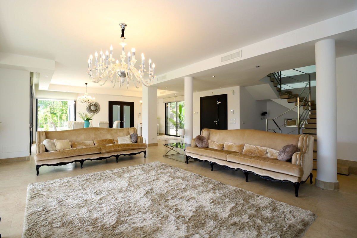 6 Bed Townhouse for sale in Nueva Andalucía Costa Del Sol, Málaga, Spain