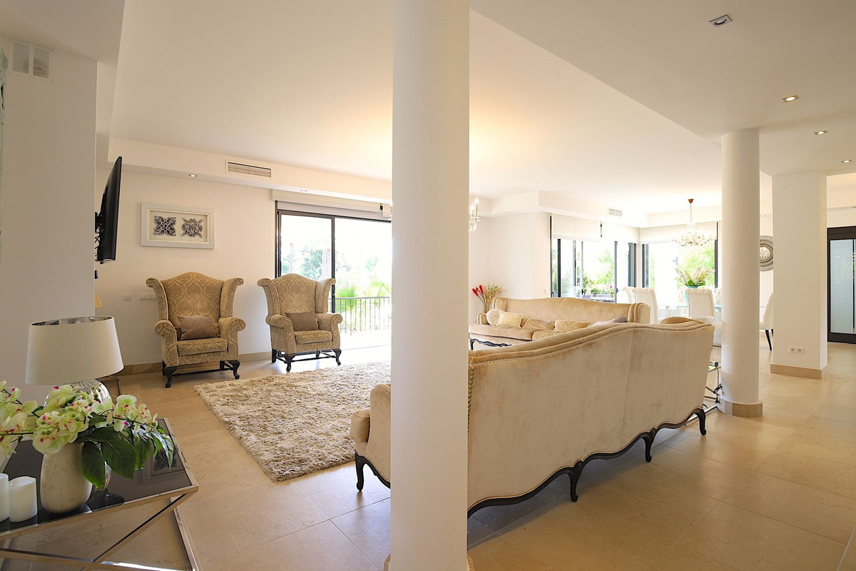 6 Bed Townhouse for sale in Nueva Andalucía Costa Del Sol, Málaga, Spain