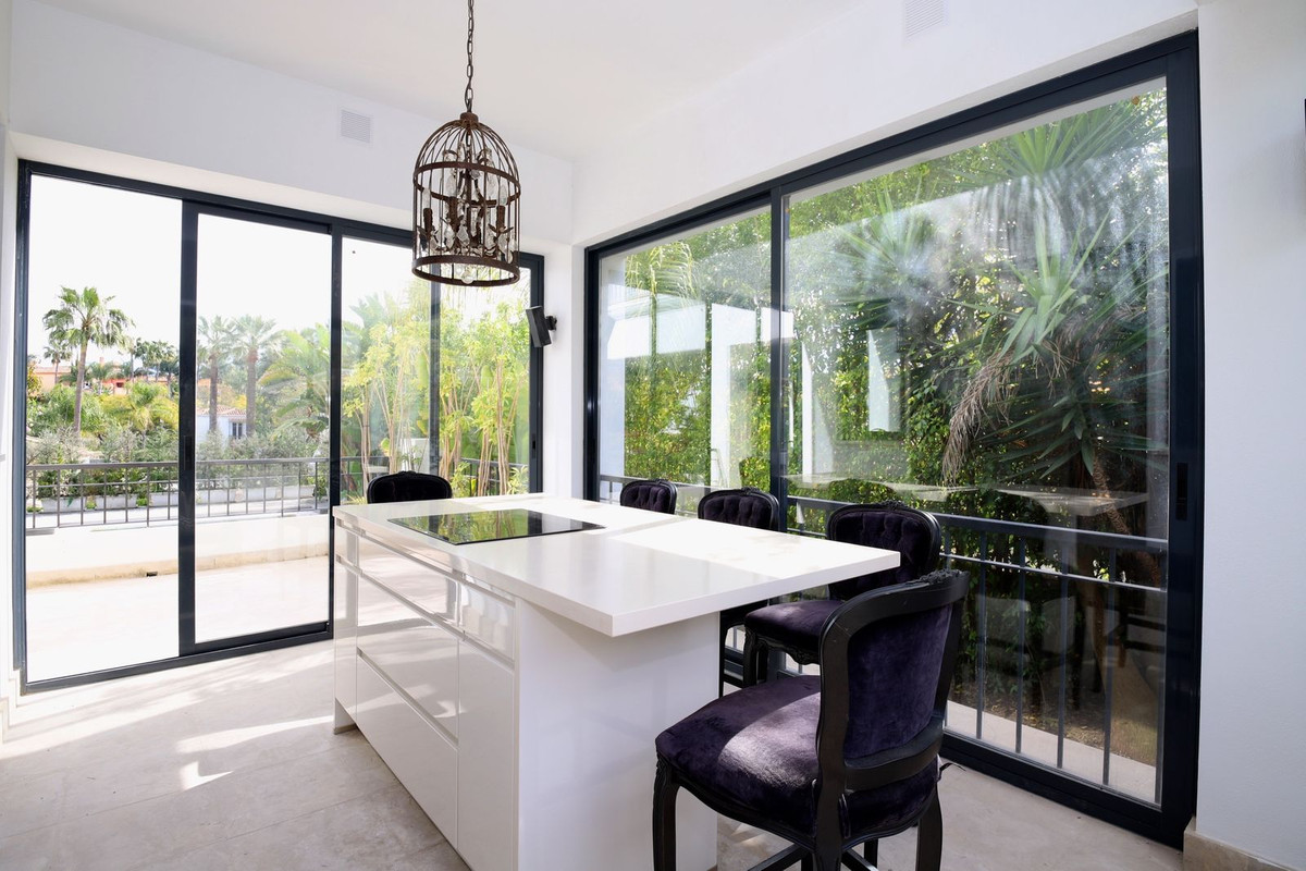 6 Bed Townhouse for sale in Nueva Andalucía Costa Del Sol, Málaga, Spain