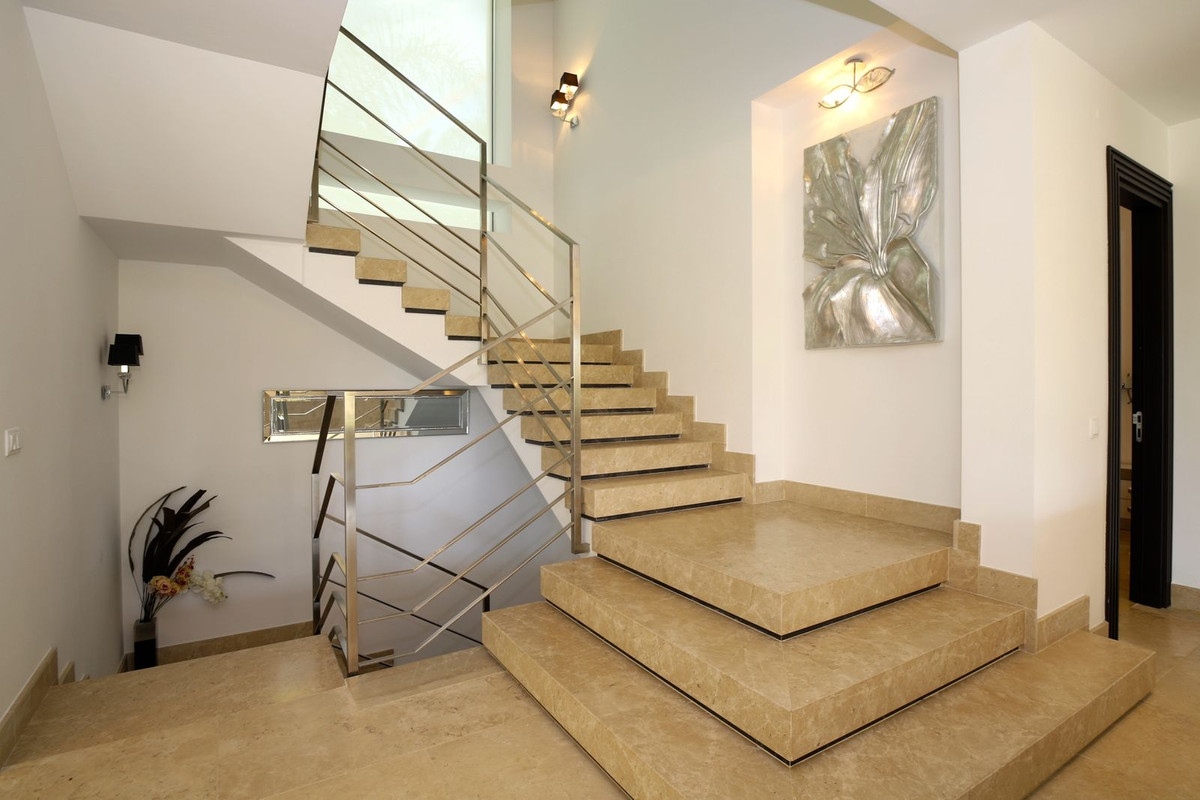 6 Bed Townhouse for sale in Nueva Andalucía Costa Del Sol, Málaga, Spain