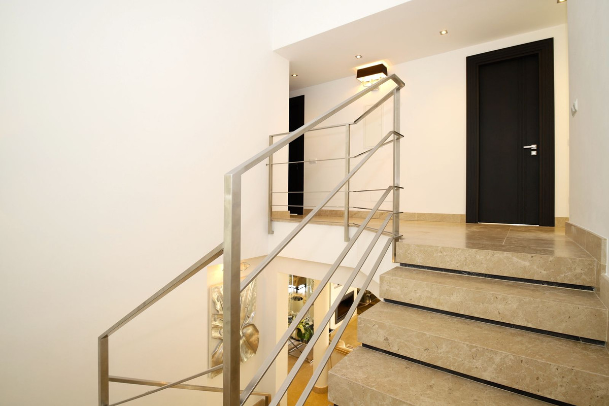 6 Bed Townhouse for sale in Nueva Andalucía Costa Del Sol, Málaga, Spain