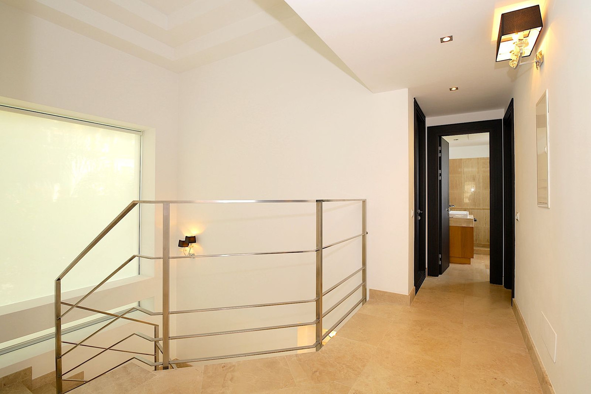 6 Bed Townhouse for sale in Nueva Andalucía Costa Del Sol, Málaga, Spain