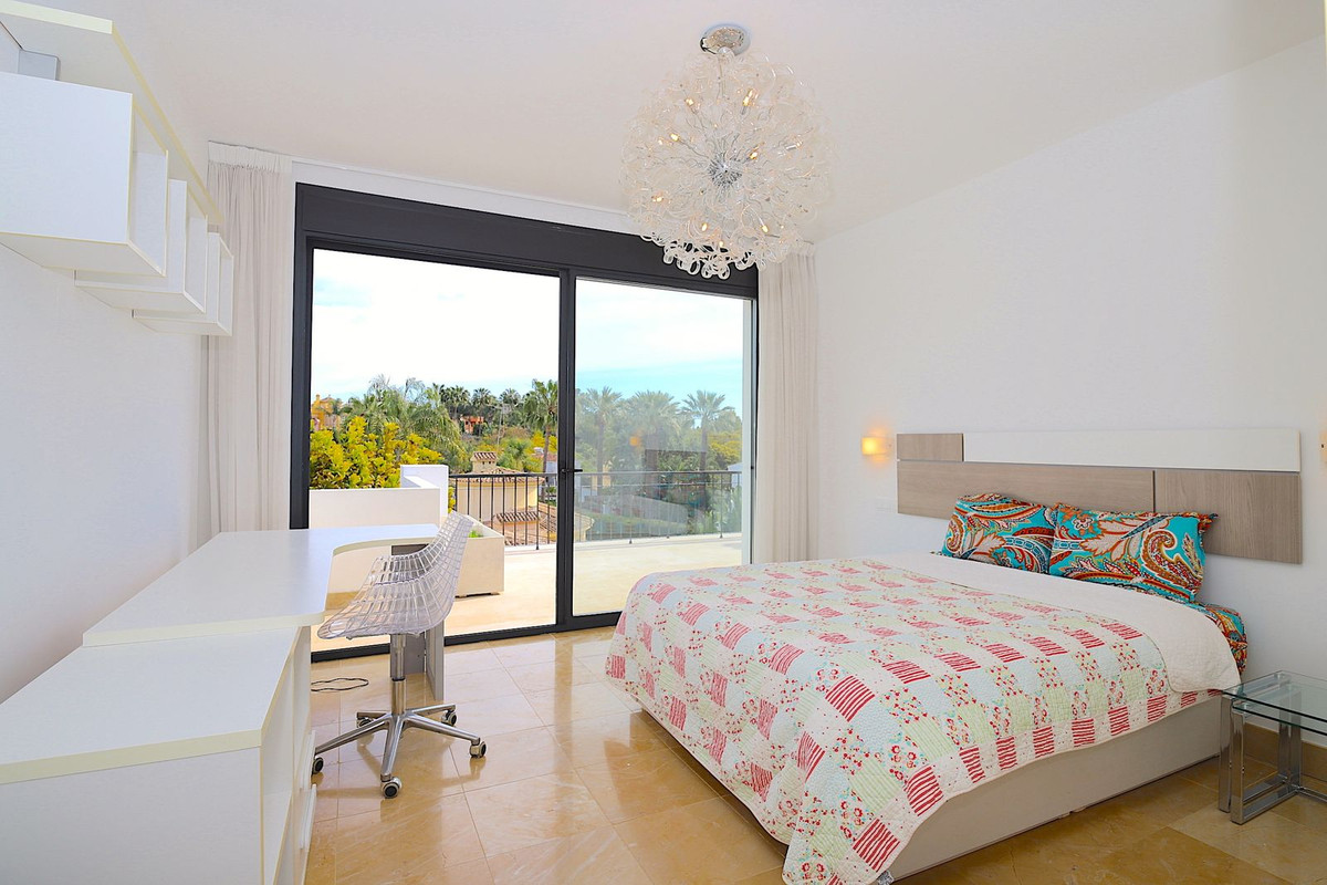 6 Bed Townhouse for sale in Nueva Andalucía Costa Del Sol, Málaga, Spain