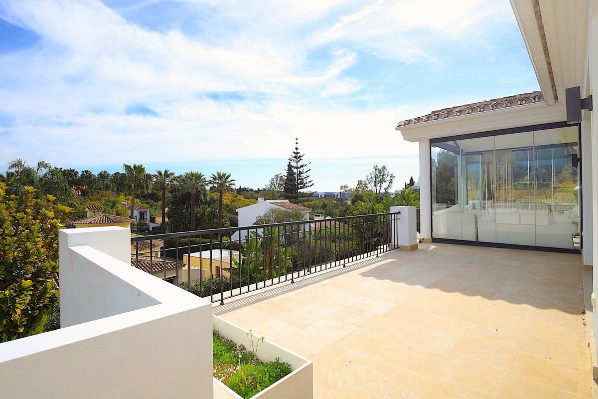 6 Bed Townhouse for sale in Nueva Andalucía Costa Del Sol, Málaga, Spain