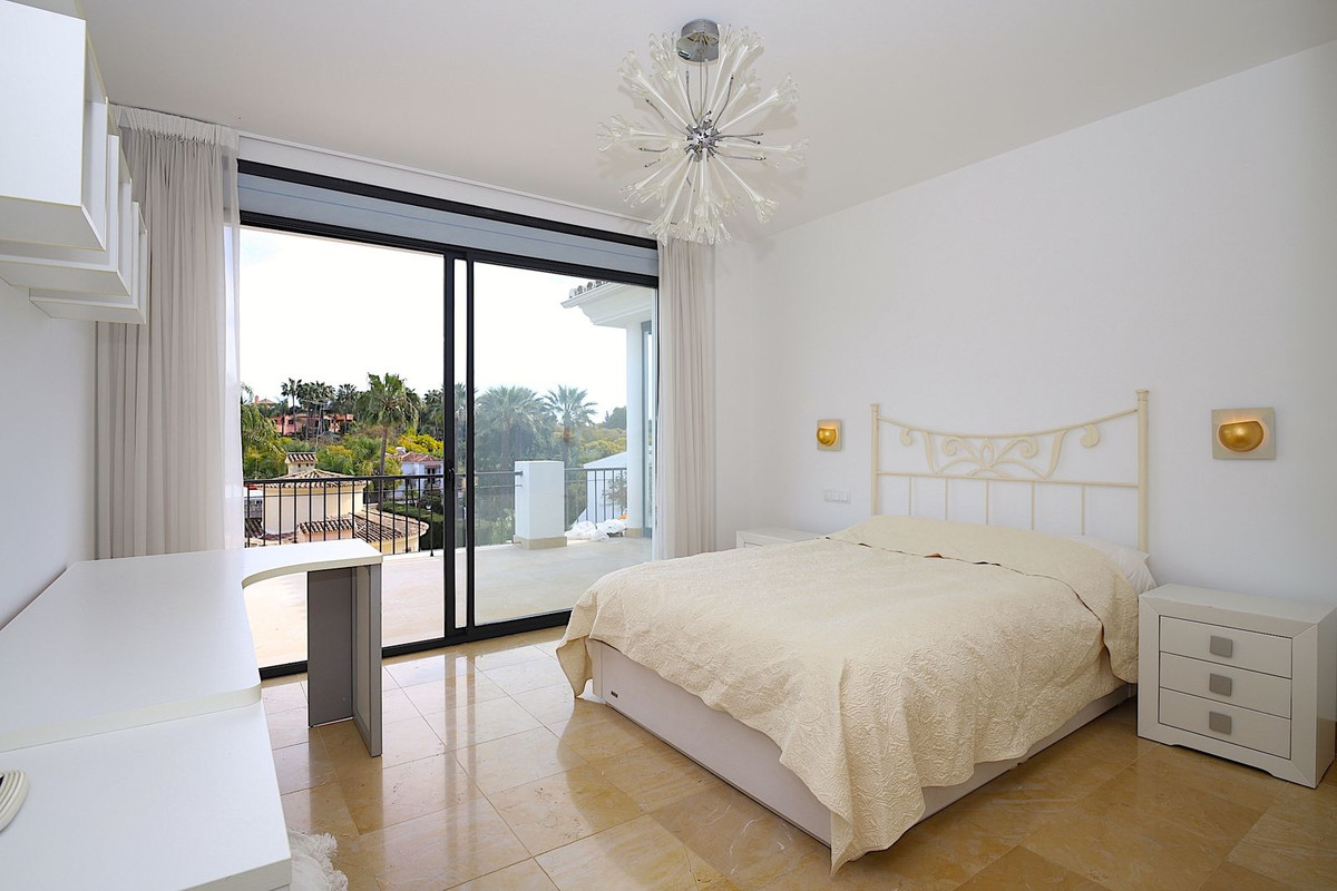 6 Bed Townhouse for sale in Nueva Andalucía Costa Del Sol, Málaga, Spain