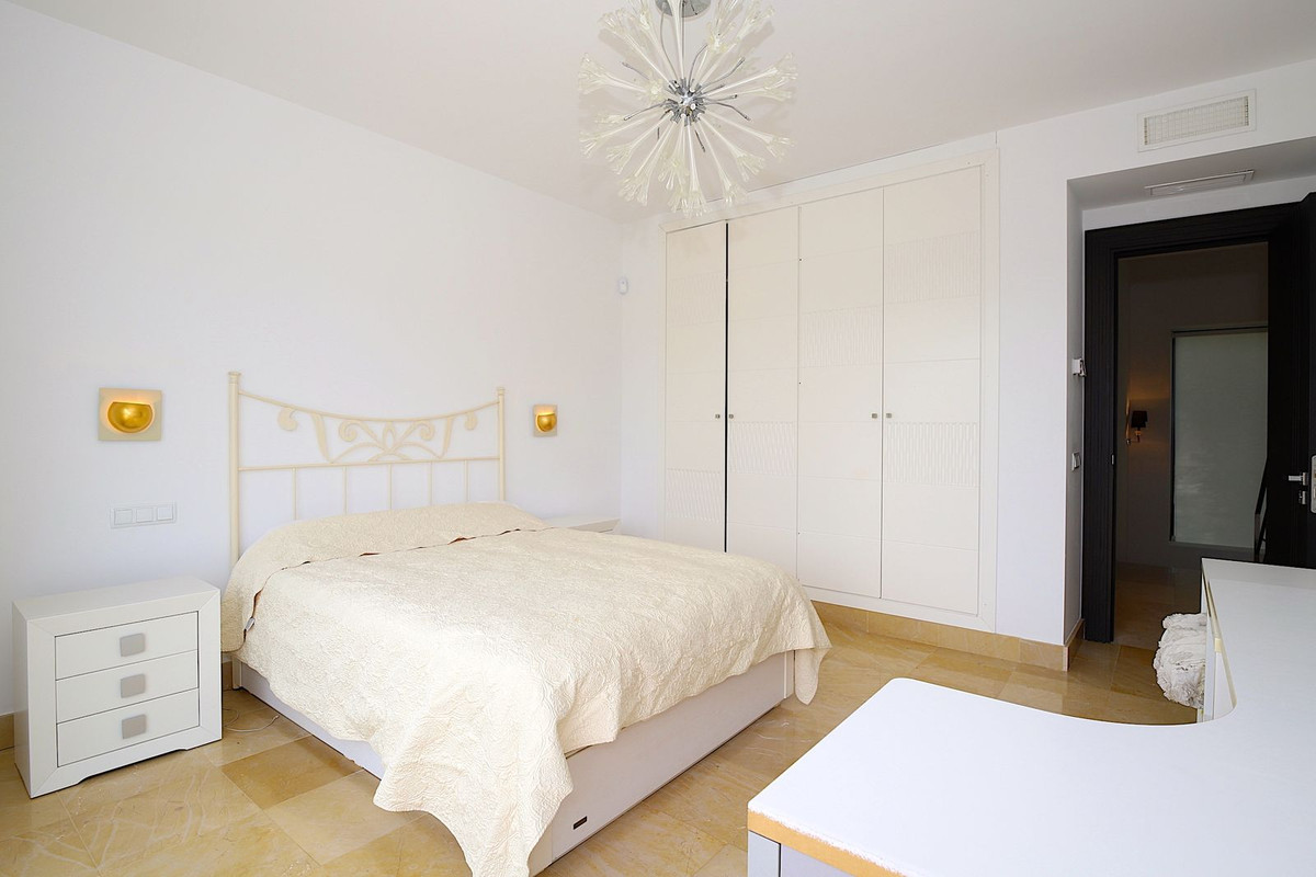 6 Bed Townhouse for sale in Nueva Andalucía Costa Del Sol, Málaga, Spain