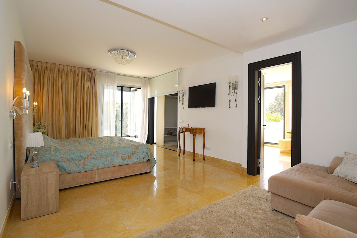 6 Bed Townhouse for sale in Nueva Andalucía Costa Del Sol, Málaga, Spain