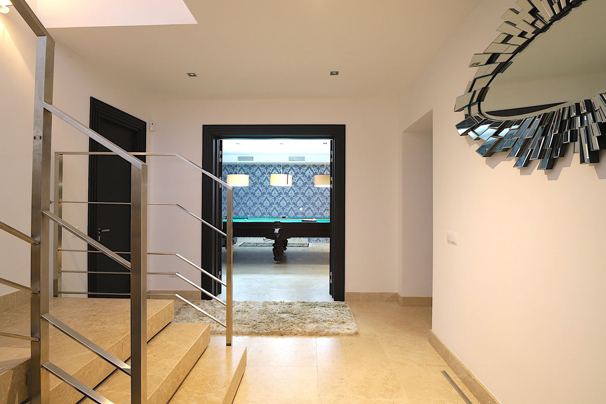 6 Bed Townhouse for sale in Nueva Andalucía Costa Del Sol, Málaga, Spain