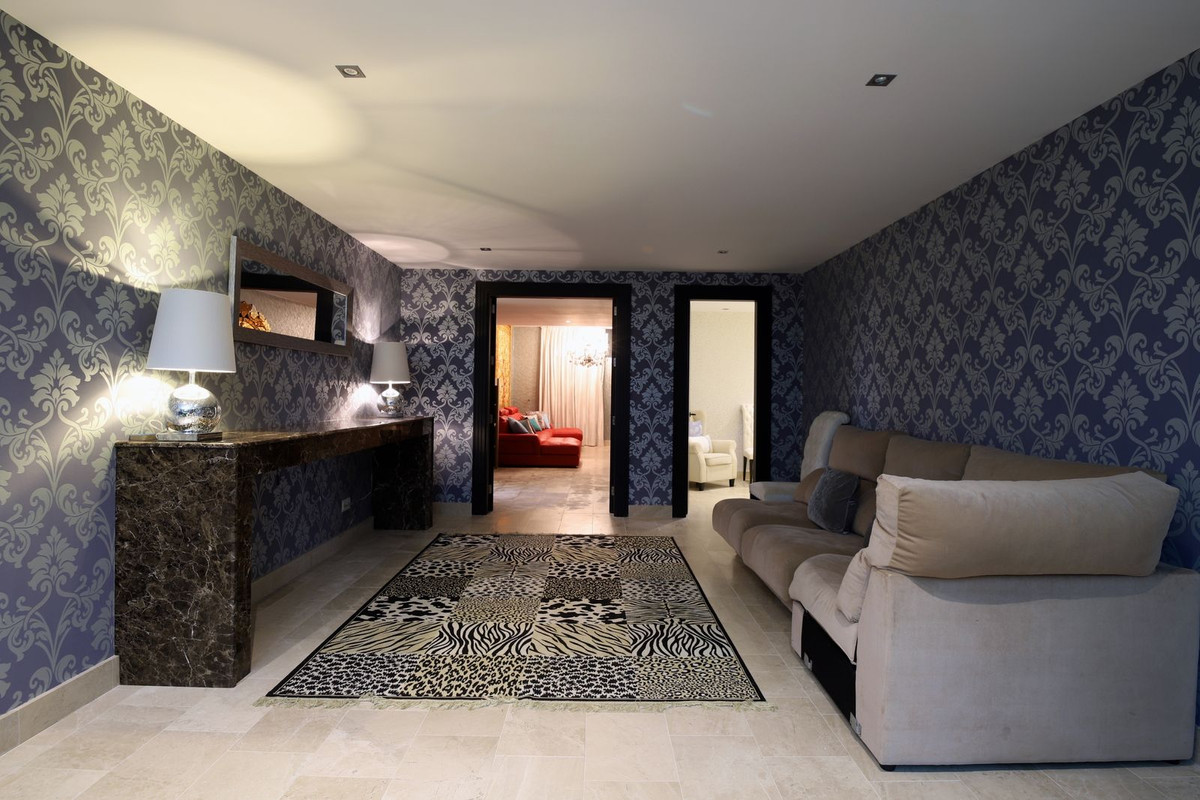 6 Bed Townhouse for sale in Nueva Andalucía Costa Del Sol, Málaga, Spain