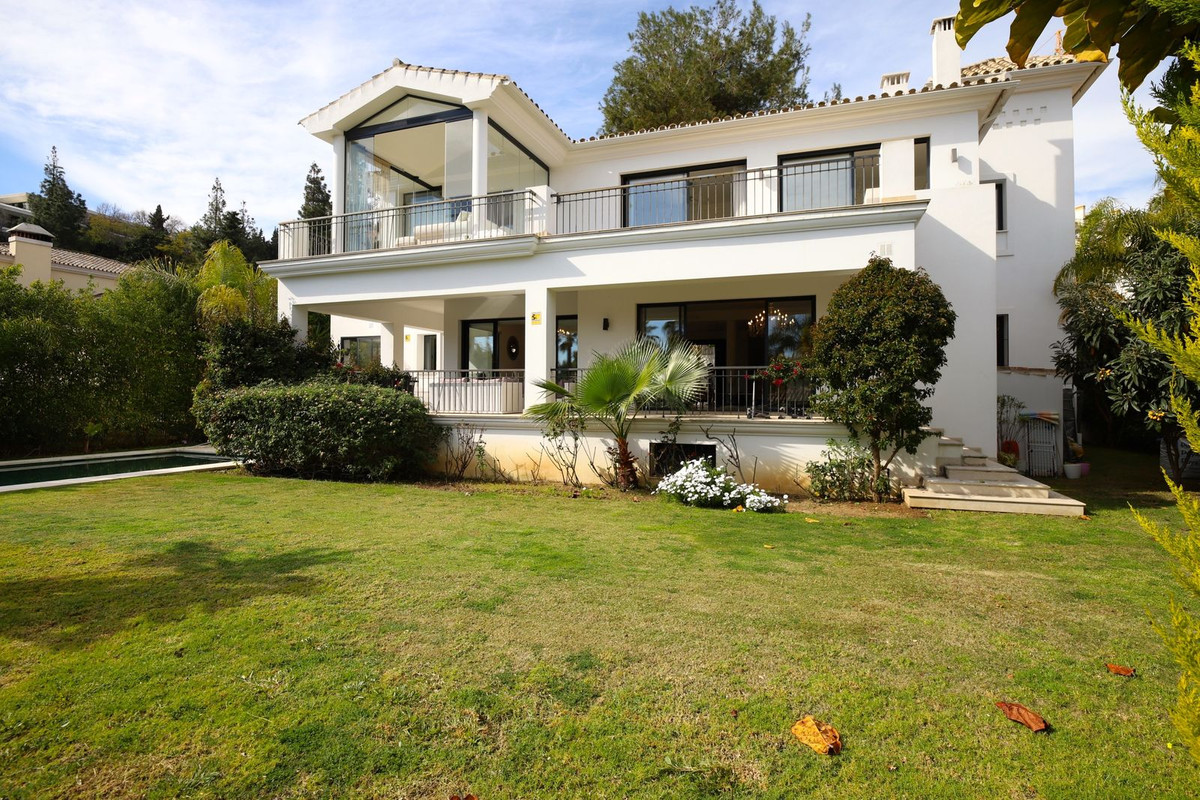 6 Bed Townhouse for sale in Nueva Andalucía Costa Del Sol, Málaga, Spain