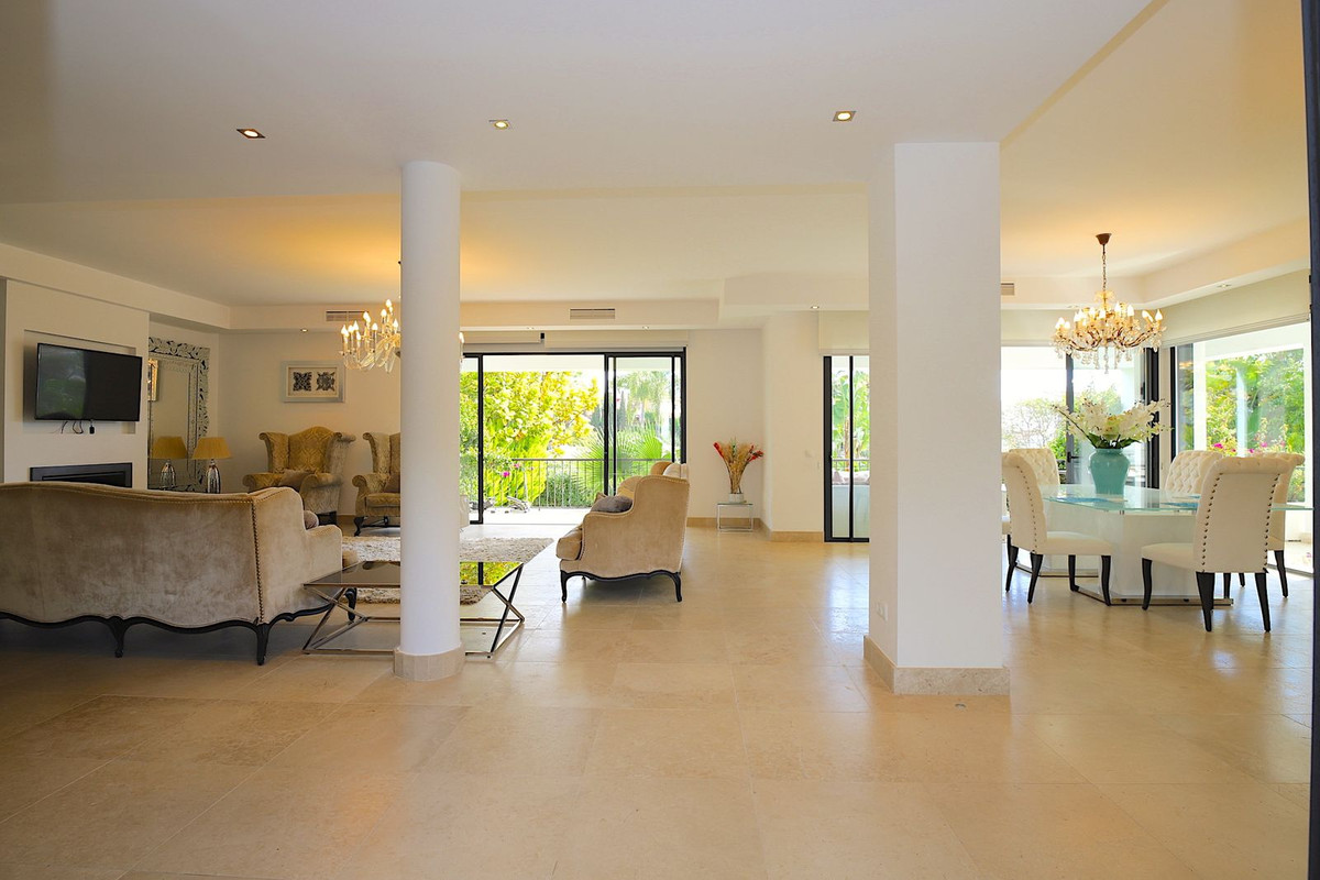6 Bed Townhouse for sale in Nueva Andalucía Costa Del Sol, Málaga, Spain
