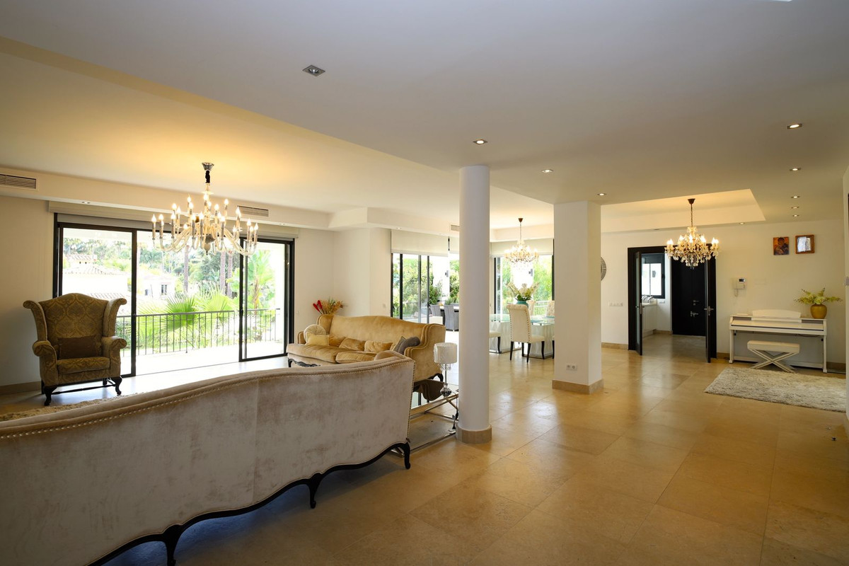 6 Bed Townhouse for sale in Nueva Andalucía Costa Del Sol, Málaga, Spain