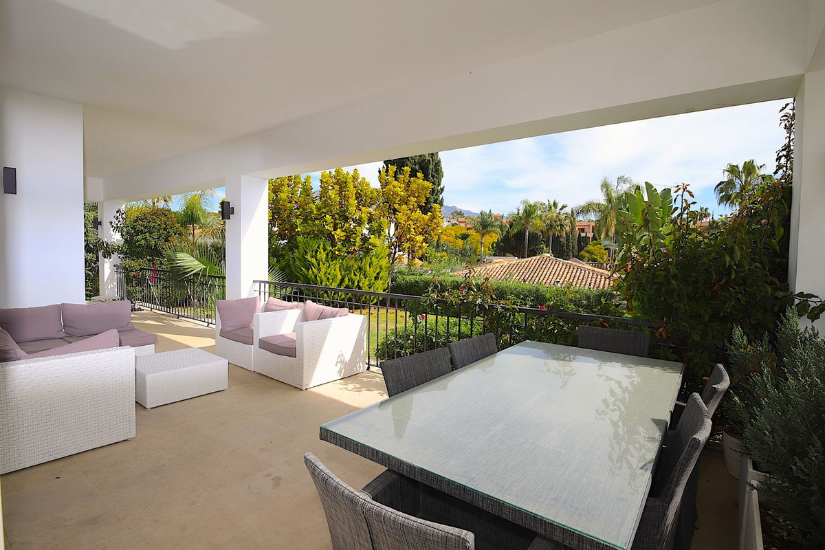 6 Bed Townhouse for sale in Nueva Andalucía Costa Del Sol, Málaga, Spain