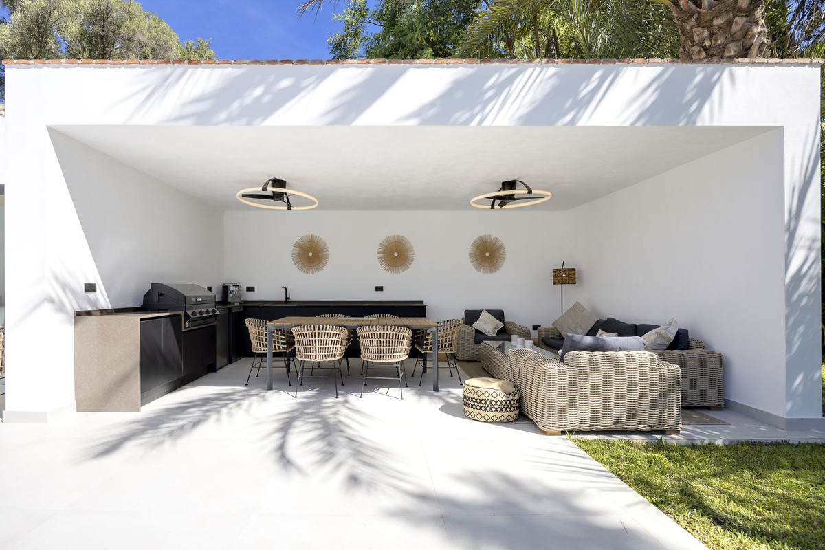 5 Bed Townhouse for sale in El Paraiso Costa Del Sol, Málaga, Spain