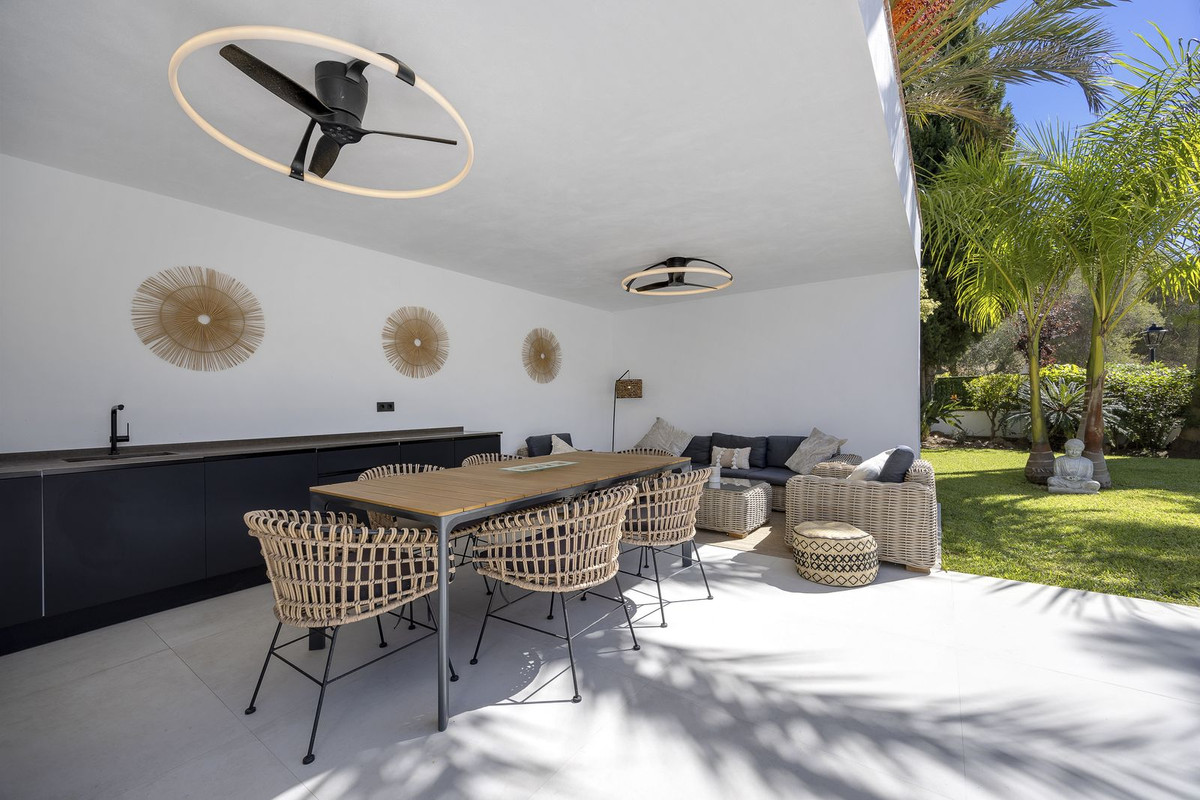 5 Bed Townhouse for sale in El Paraiso Costa Del Sol, Málaga, Spain