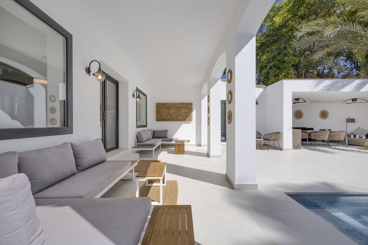 5 Bed Townhouse for sale in El Paraiso Costa Del Sol, Málaga, Spain