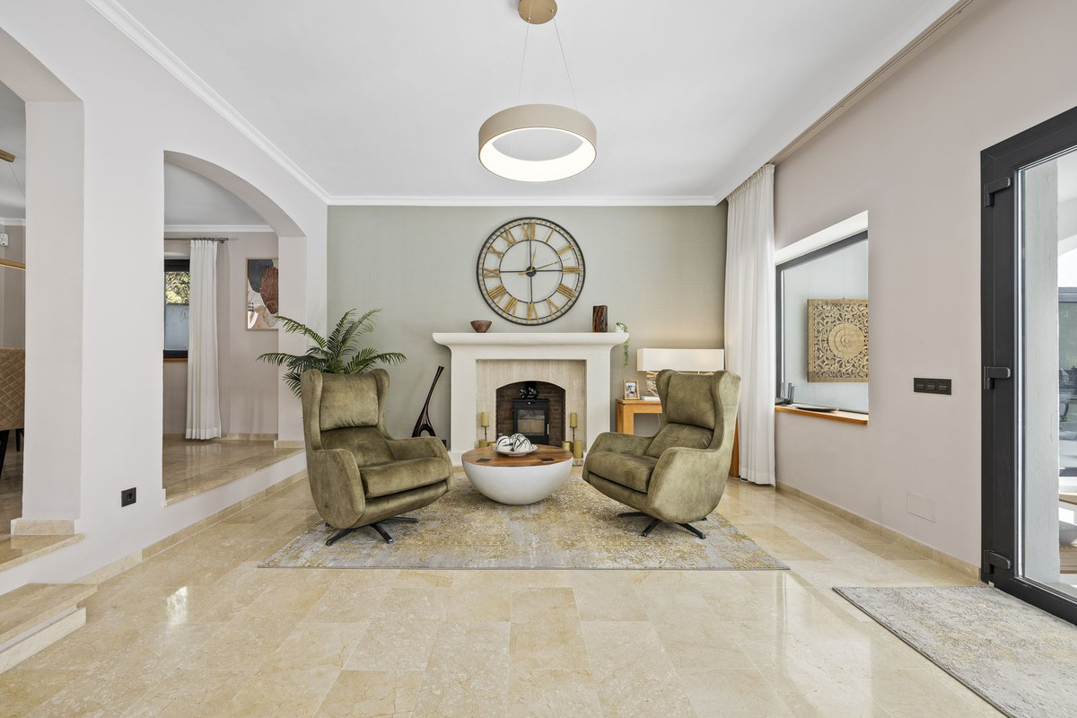 5 Bed Townhouse for sale in El Paraiso Costa Del Sol, Málaga, Spain