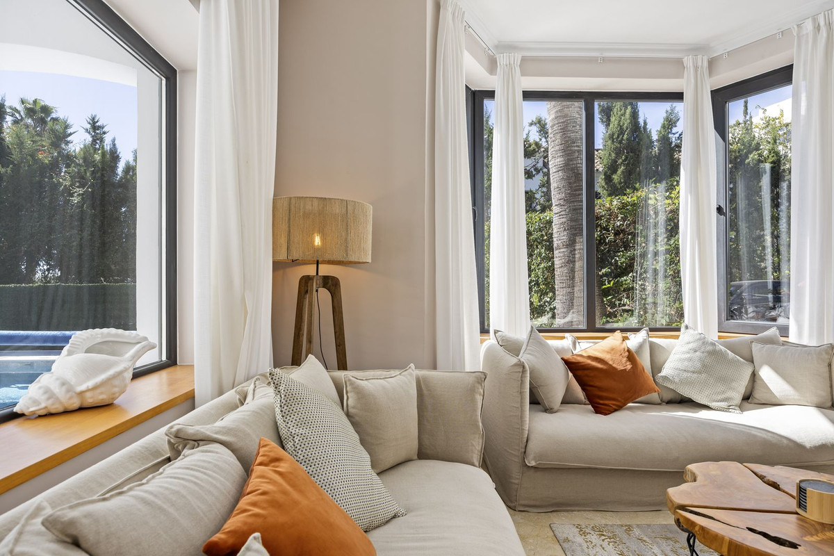 5 Bed Townhouse for sale in El Paraiso Costa Del Sol, Málaga, Spain